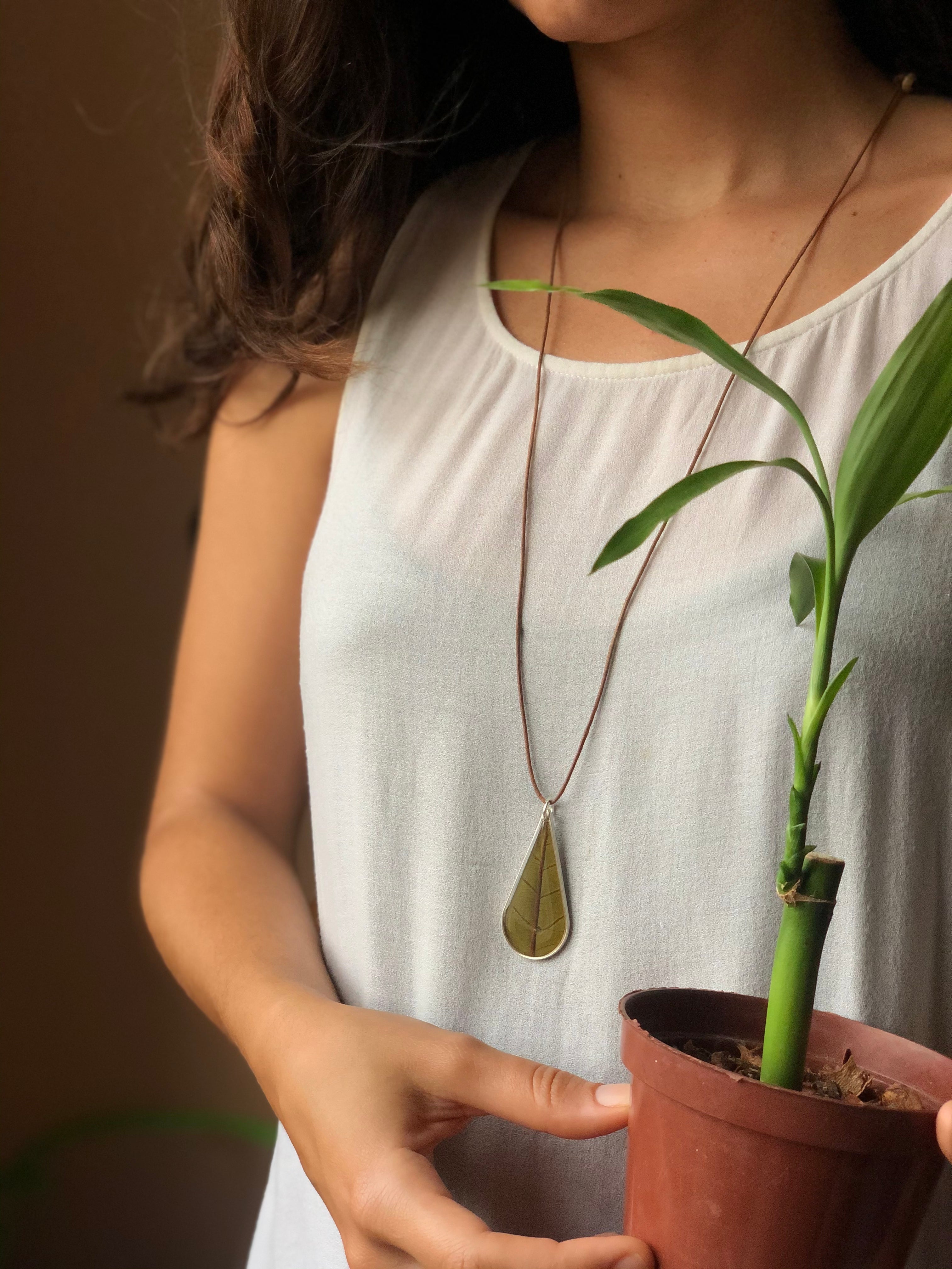 Neckless Botanical Jewelry 06